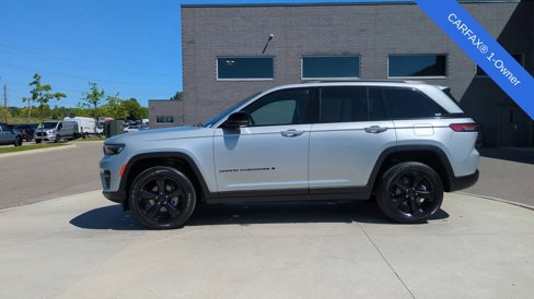 Used 2024 Jeep Grand Cherokee Altitude image 2
