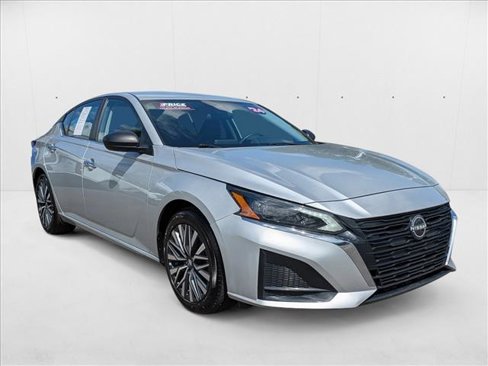 Used 2024 Nissan Altima 2.5 SV image 3
