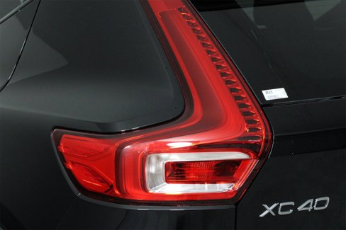 Certified 2025 Volvo XC40 B5 Plus image 18