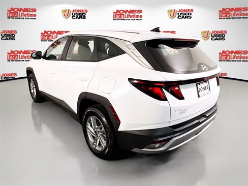 Certified 2025 Hyundai Tucson SE image 2