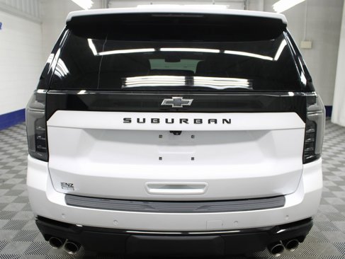 Used 2025 Chevrolet Suburban Z71 image 39