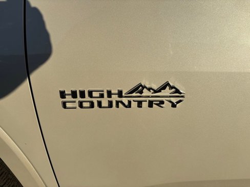 Used 2022 Chevrolet Traverse High Country image 9