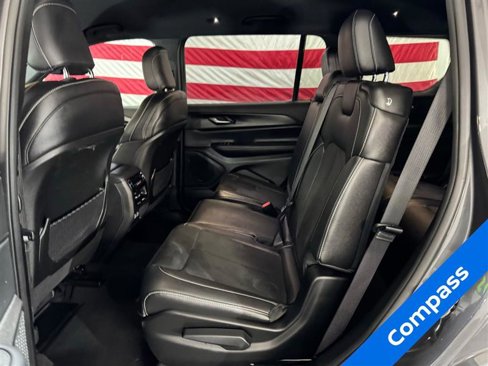 Used 2024 Jeep Grand Cherokee L Laredo image 11