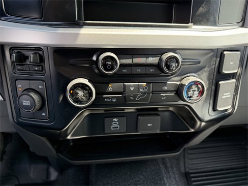 New 2025 Ford F550 4x4 SuperCab Super Duty image 21
