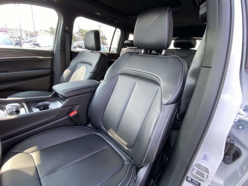 New 2025 Jeep Grand Cherokee L Limited image 17