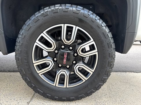 Used 2023 GMC Sierra 2500 AT4 image 14