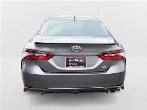 Used 2022 Toyota Camry SE image 6