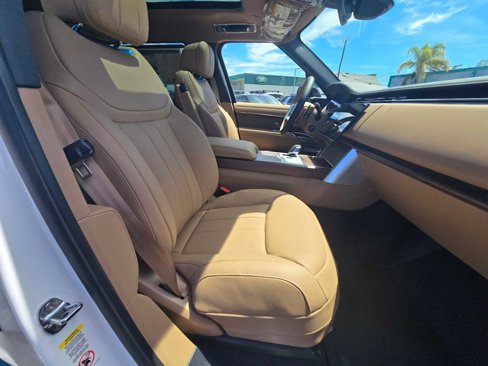 New 2025 Land Rover Range Rover Long Wheelbase SE image 11