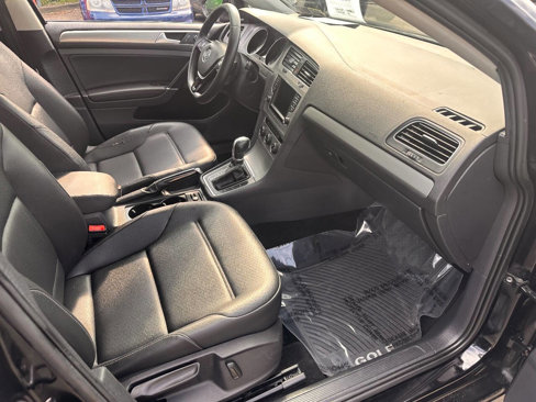 Used 2016 Volkswagen Golf Limited Edition image 8