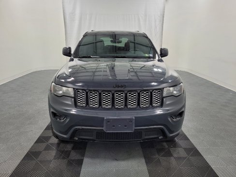 Used 2018 Jeep Grand Cherokee Altitude image 14