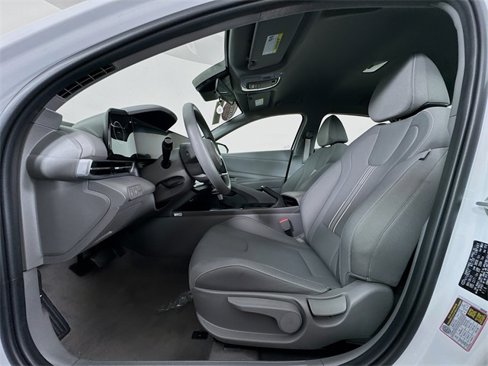Used 2024 Hyundai Elantra SEL image 32