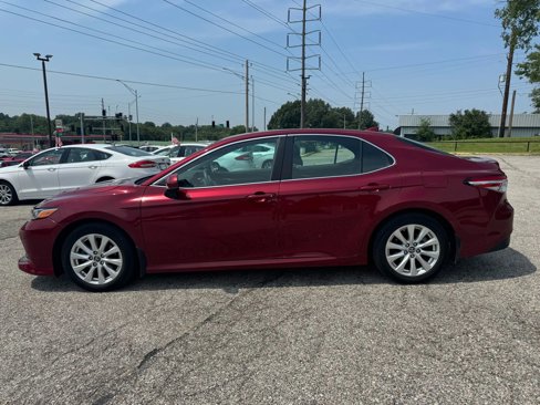 Used 2019 Toyota Camry LE image 6