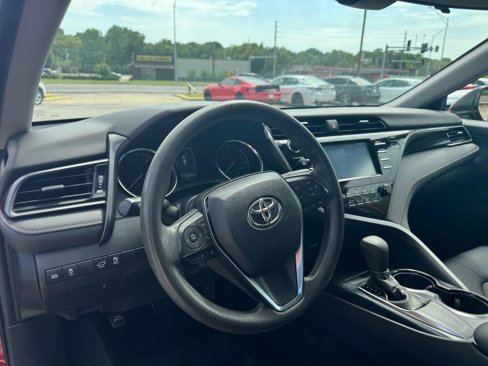 Used 2019 Toyota Camry LE image 13