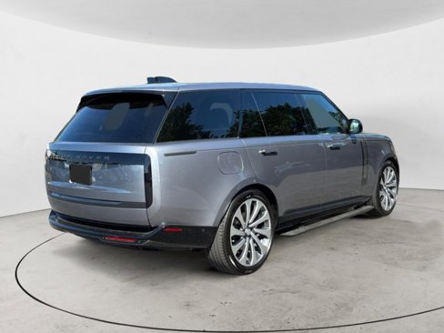 New 2025 Land Rover Range Rover Long Wheelbase SE image 4