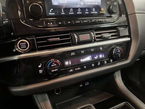 Used 2024 Nissan Pathfinder Platinum image 43