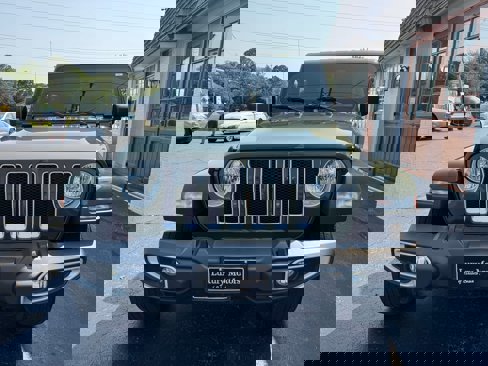 Used 2022 Jeep Wrangler Unlimited Sahara image 36