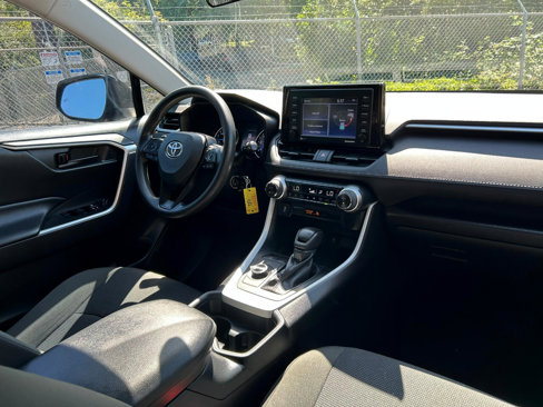 Used 2021 Toyota RAV4 LE image 14