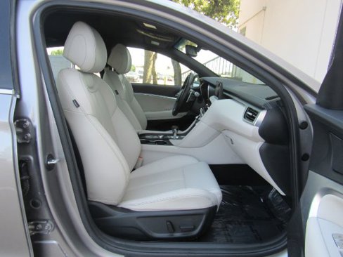 Used 2025 Genesis G70 2.5T image 19