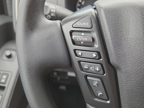 Used 2025 Nissan Frontier SV image 17