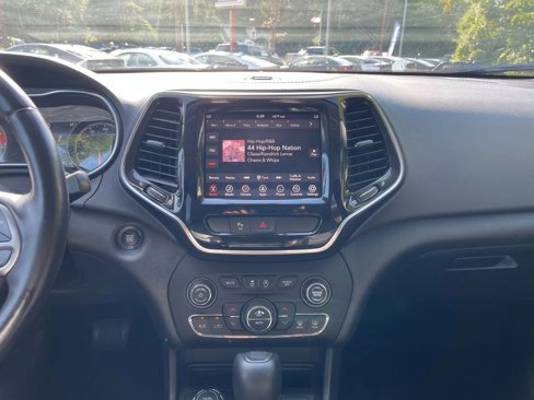 Used 2019 Jeep Cherokee Limited image 19