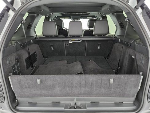 Certified 2024 Land Rover Discovery Dynamic SE image 14
