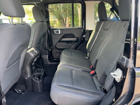 Used 2024 Jeep Wrangler Sahara image 28