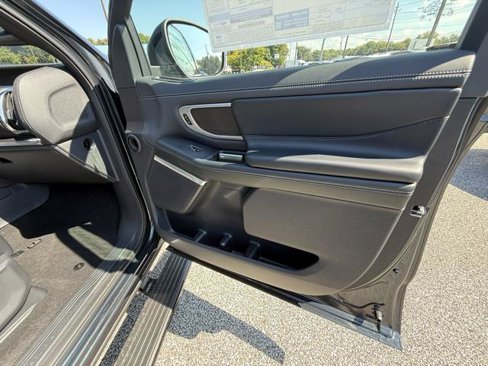 New 2025 Ford Expedition Platinum image 32