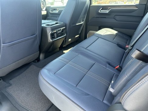 Used 2025 Chevrolet Silverado 3500 High Country w/ High Country Premium Package image 26