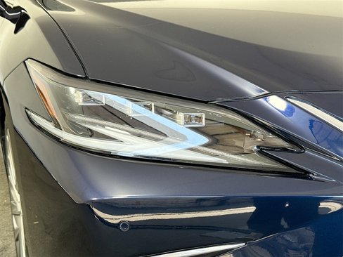 Used 2023 Lexus ES 300h w/ Luxury Package image 28