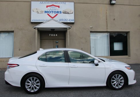 Used 2020 Toyota Camry LE image 4