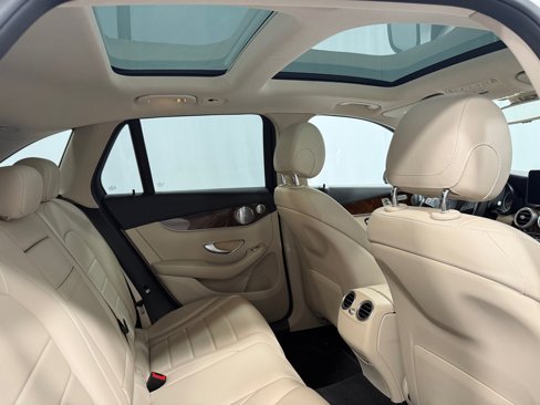 Used 2016 Mercedes-Benz GLC 300 4MATIC image 26