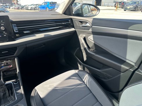 Used 2025 Volkswagen Jetta SE image 35