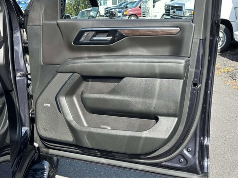 Certified 2025 Chevrolet Suburban Z71 w/ Comfort Package image 26