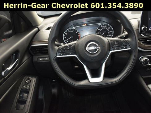 Used 2024 Nissan Altima 2.5 SV image 30