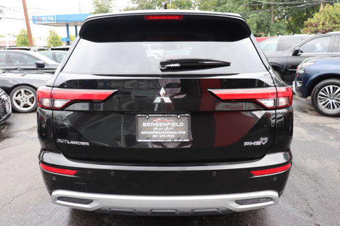 Used 2024 Mitsubishi Outlander 4WD Plug-In Hybrid image 4