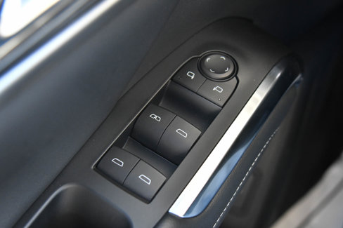 Used 2025 Chevrolet Traverse LT image 36