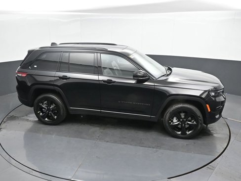 New 2025 Jeep Grand Cherokee Limited image 32