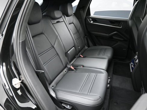 New 2025 Porsche Cayenne Turbo image 28