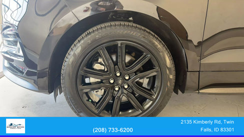 Used 2022 Ford Edge ST-Line w/ Cold Weather Package image 9