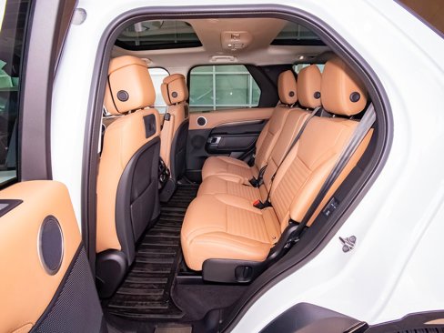 New 2025 Land Rover Discovery Metropolitan Edition image 46