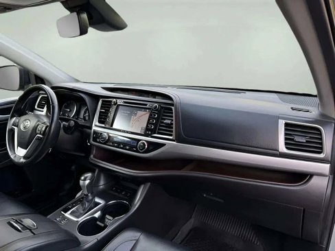 Used 2019 Toyota Highlander XLE image 28