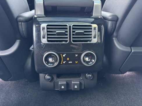 Used 2018 Land Rover Range Rover HSE image 24