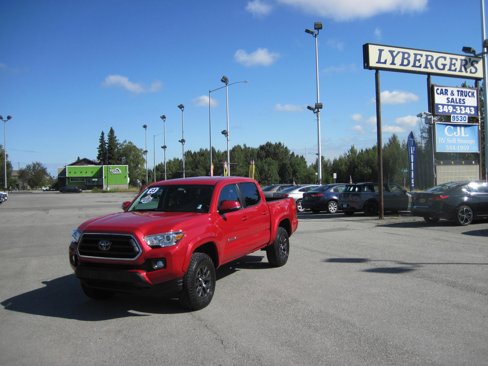 Used 2023 Toyota Tacoma SR5 w/ Technology Package image 1