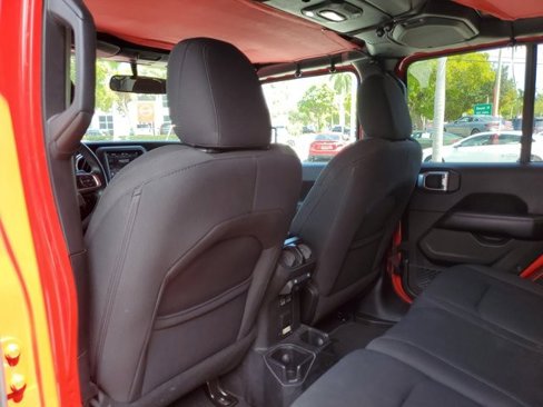 Used 2018 Jeep Wrangler Unlimited Sahara image 16