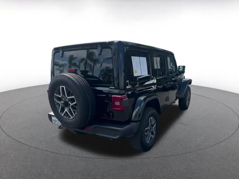 Used 2025 Jeep Wrangler Sahara image 14
