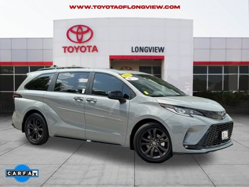 Used 2025 Toyota Sienna XSE image 1