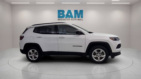 Used 2024 Jeep Compass Latitude image 8