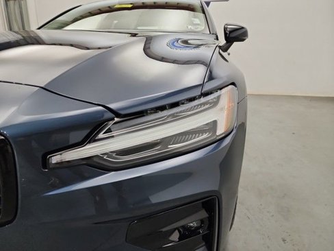 Used 2024 Volvo S60 B5 Core image 37