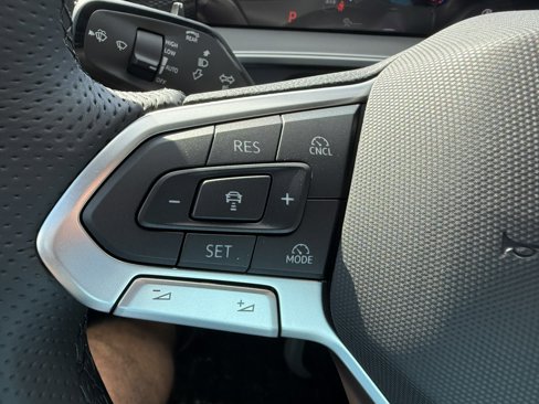 New 2025 Volkswagen Tiguan SE R-Line image 15