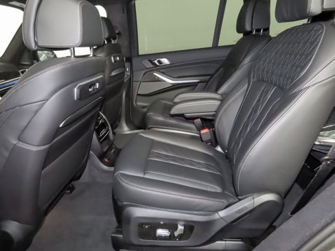 New 2026 BMW X7 M60i image 36